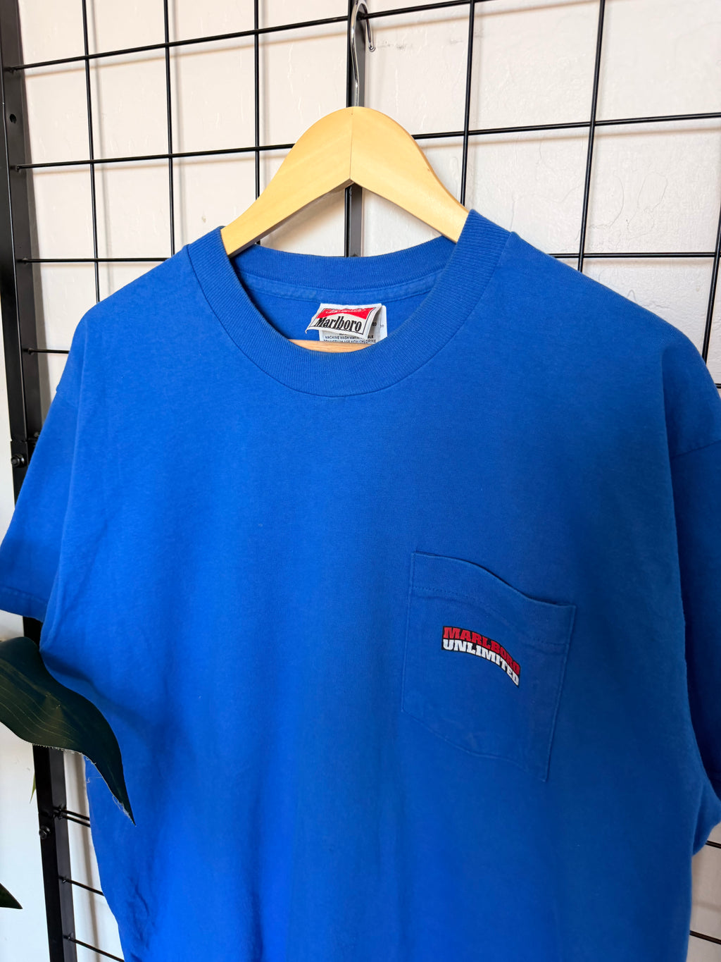 Marlboro unlimited wolf blue tee - L