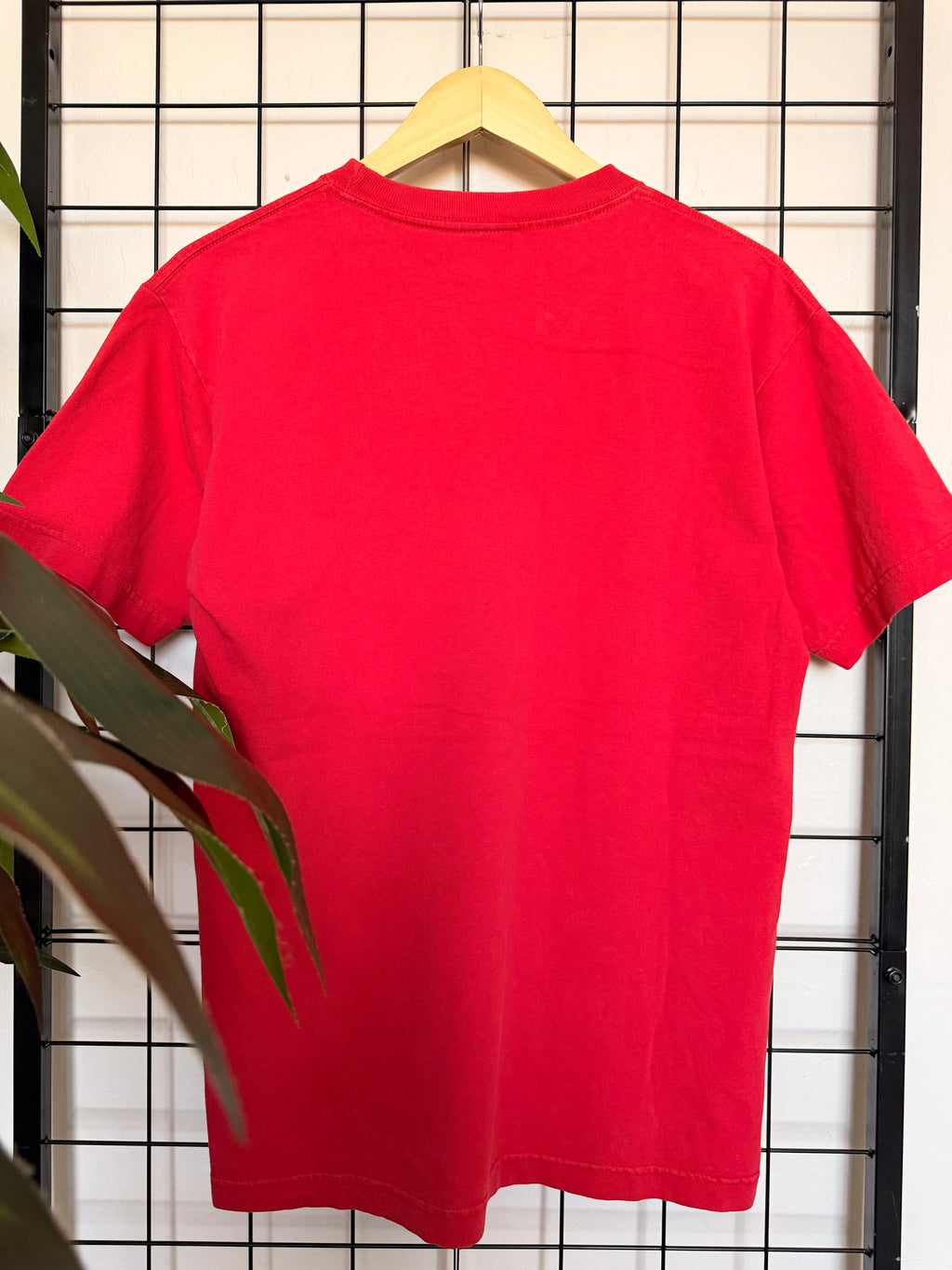 00s Shorty's red skate tee - M