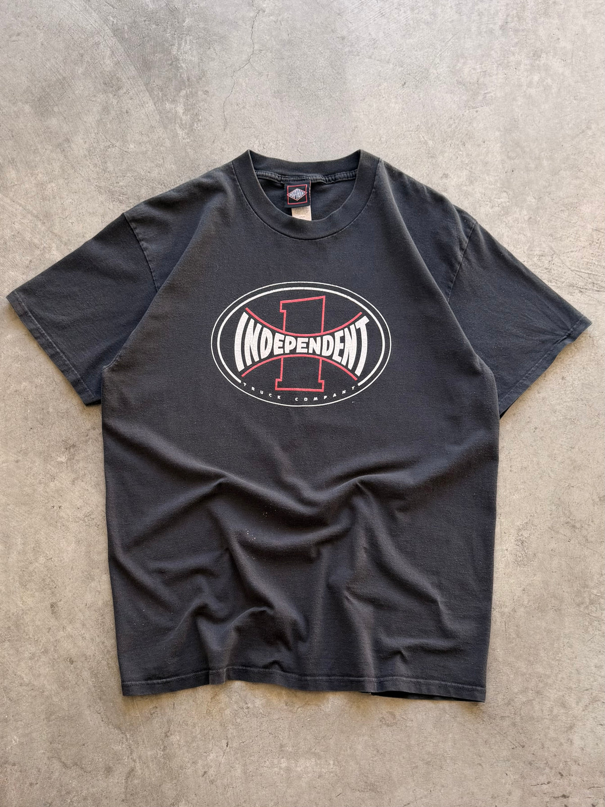 Independent black tee - L
