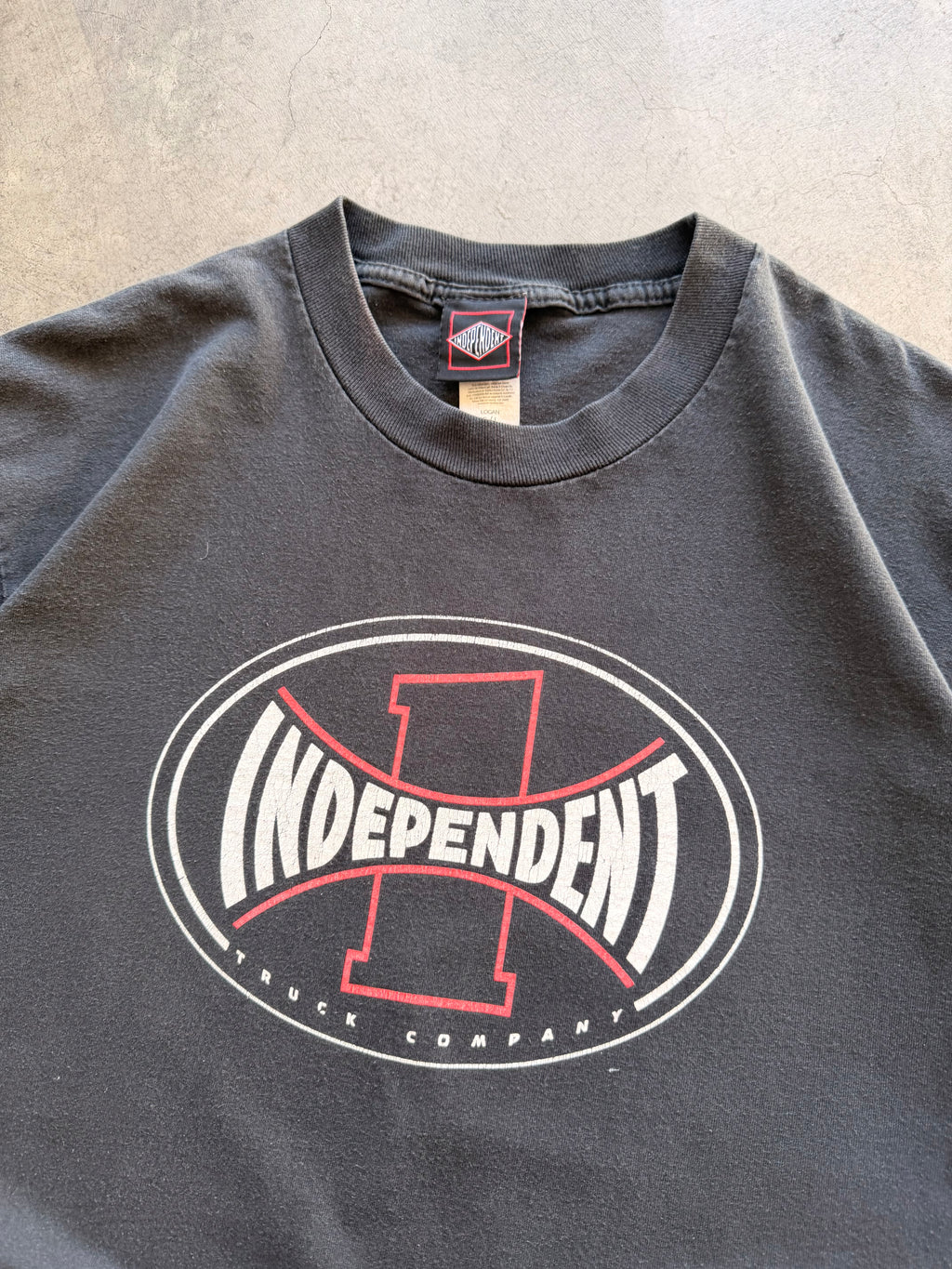 Independent black tee - L