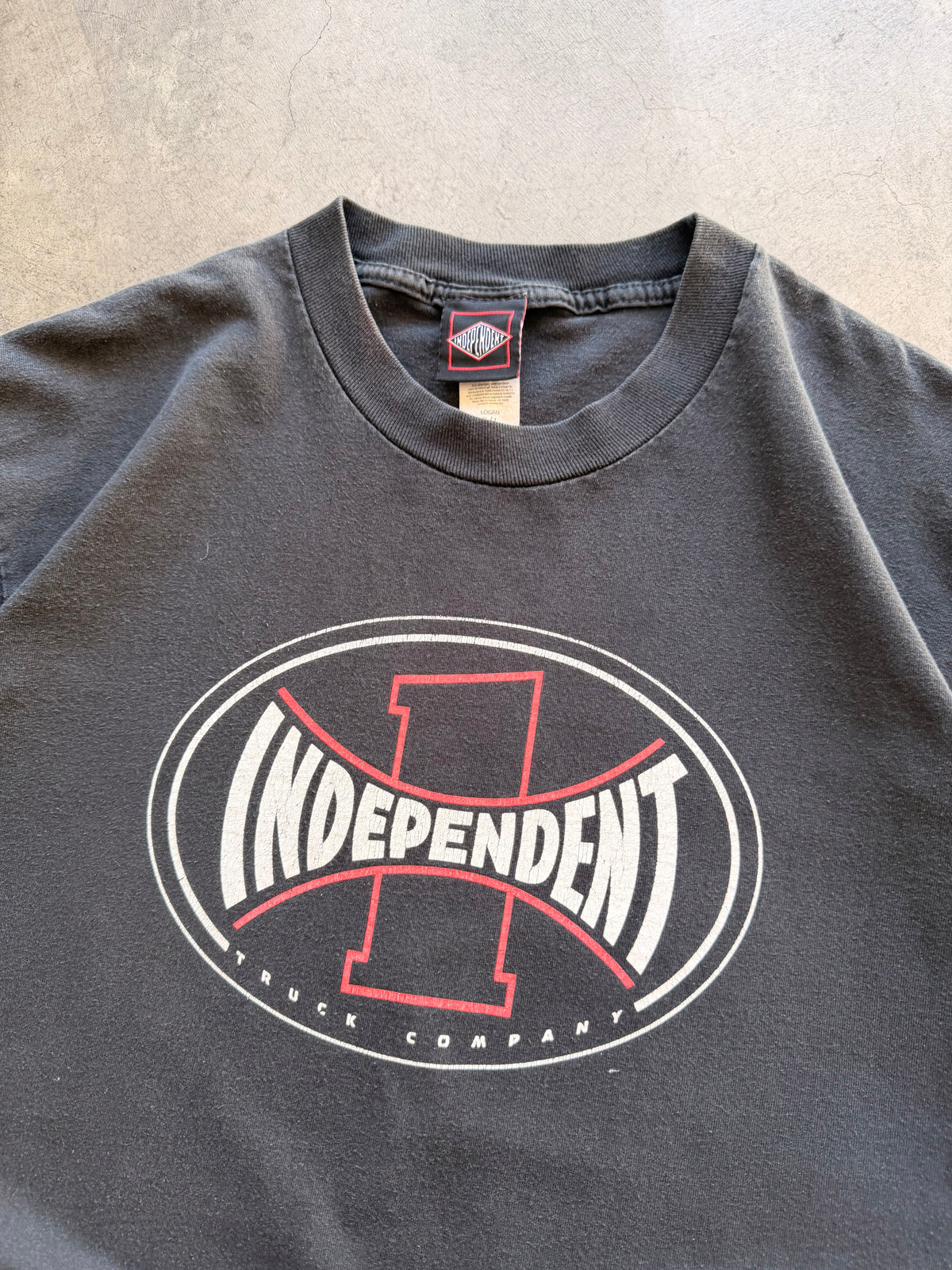 Independent black tee - L