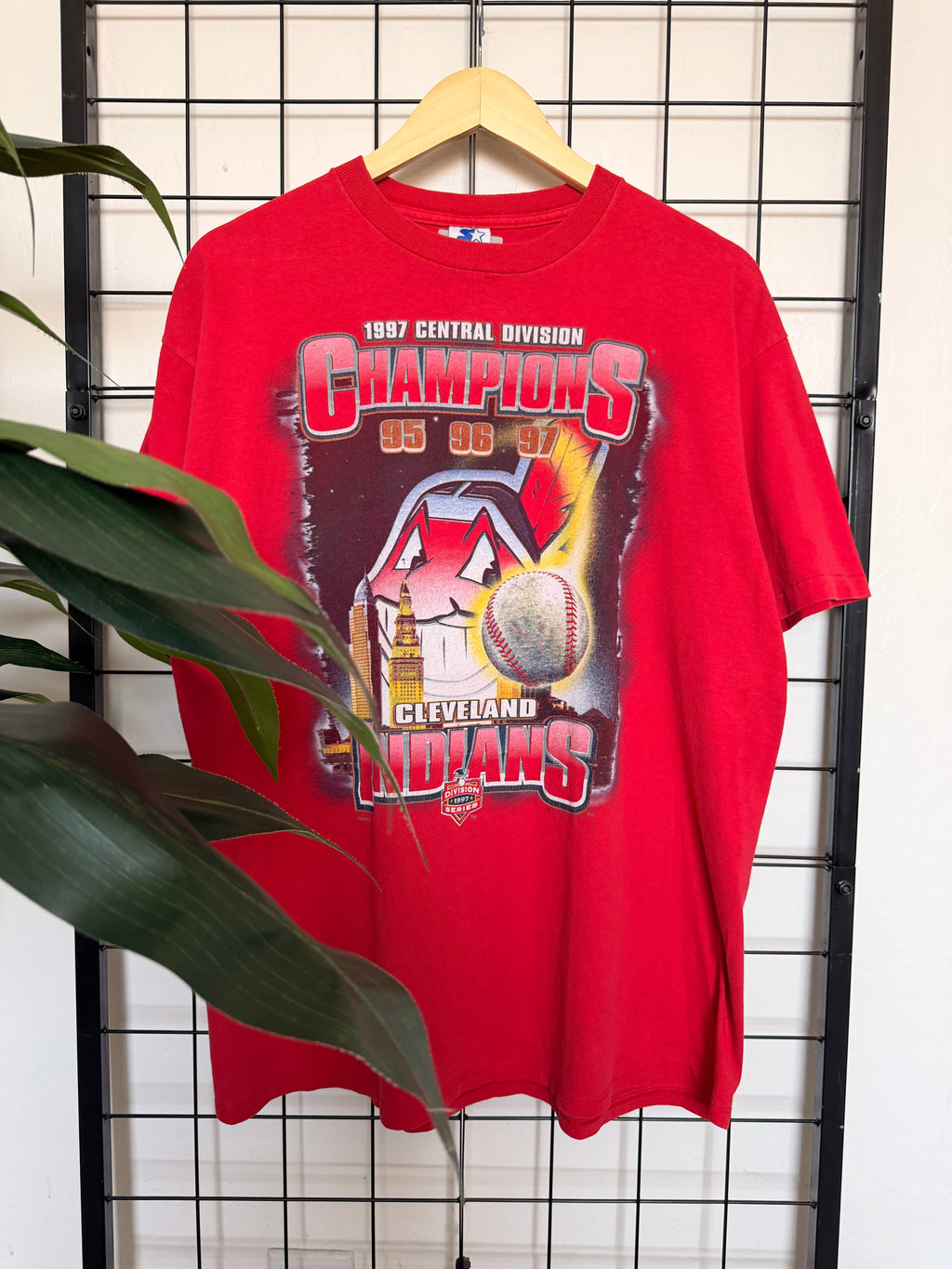 1997 central division champions Cleveland Indians Starter tee - L