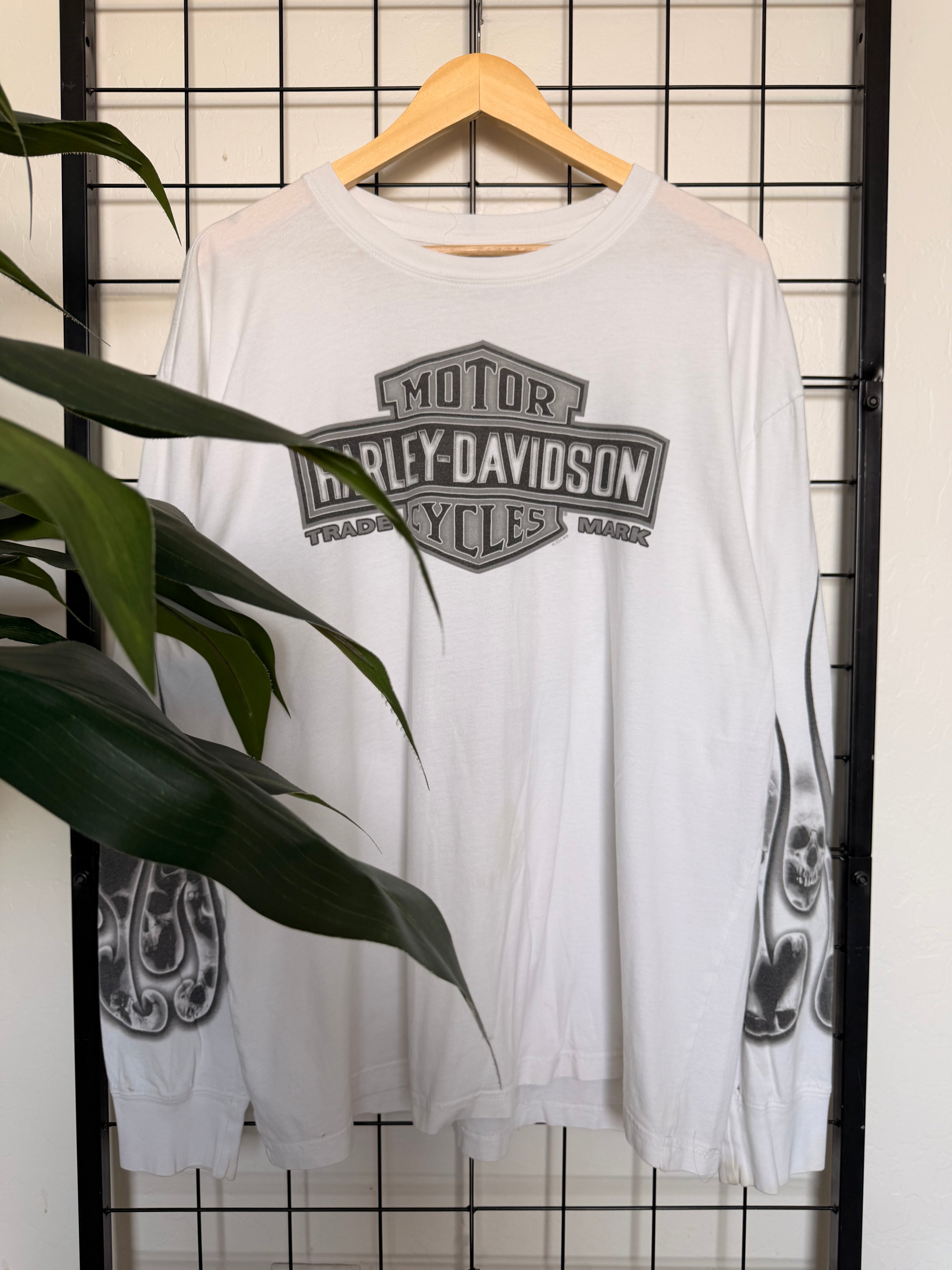 2014 Harley Davidson flame and skull long sleeve tee - XL