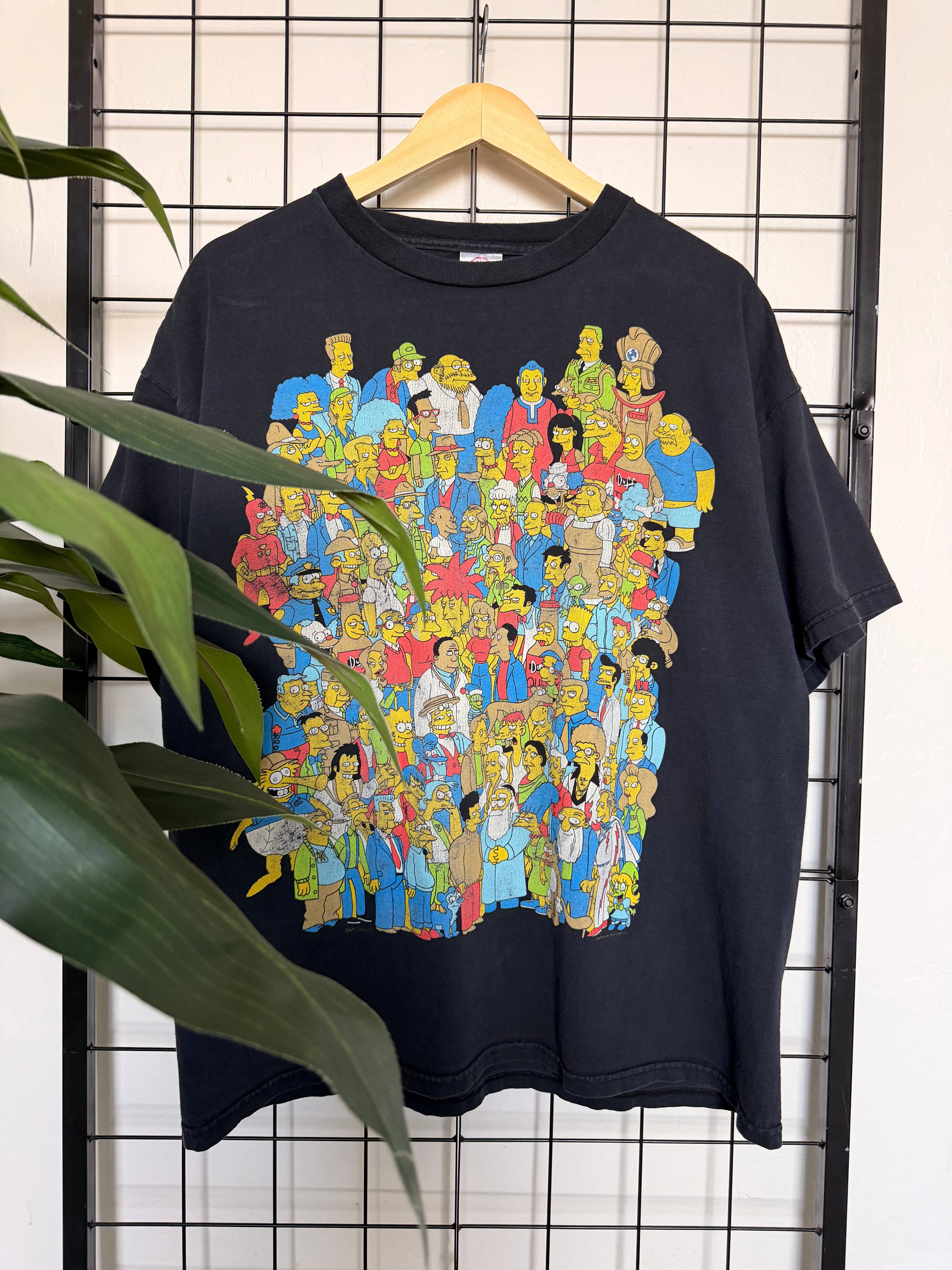 The Simpsons whole cast graphic tee - L