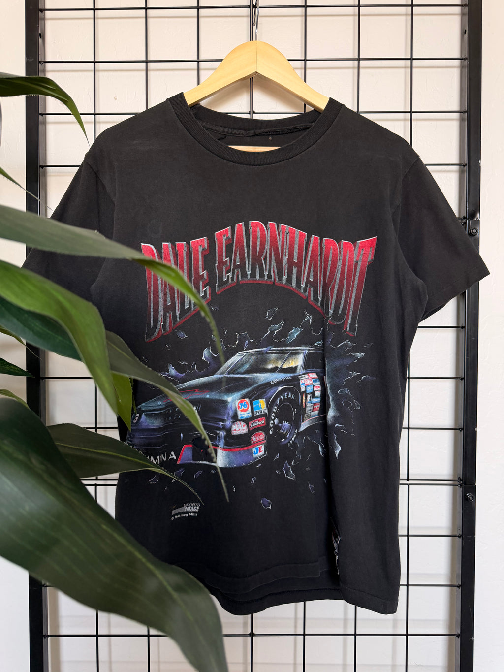 Dale Earndardt NASCAR breakthrough tee - M