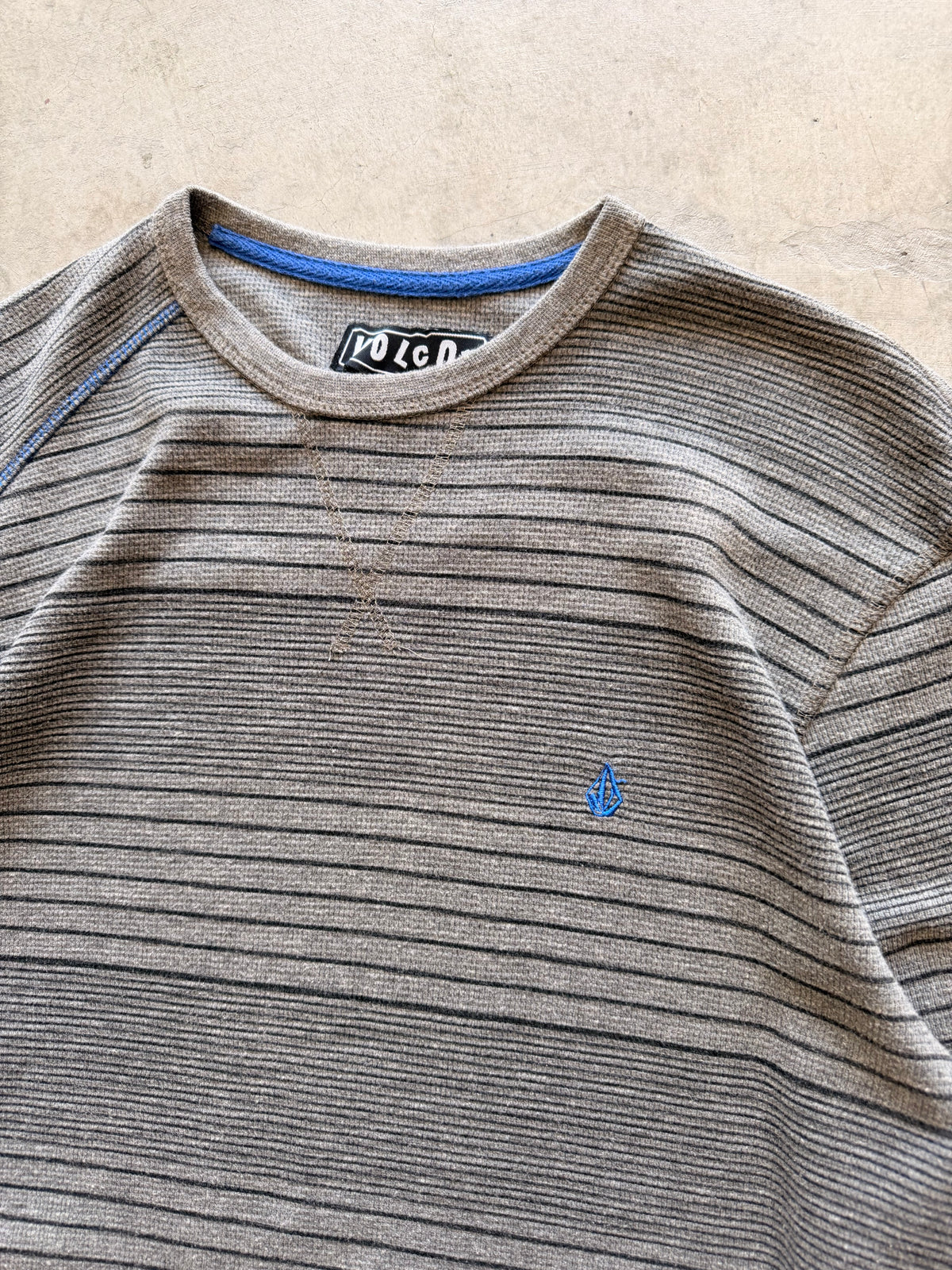 Volcom y2k grey thermal- M