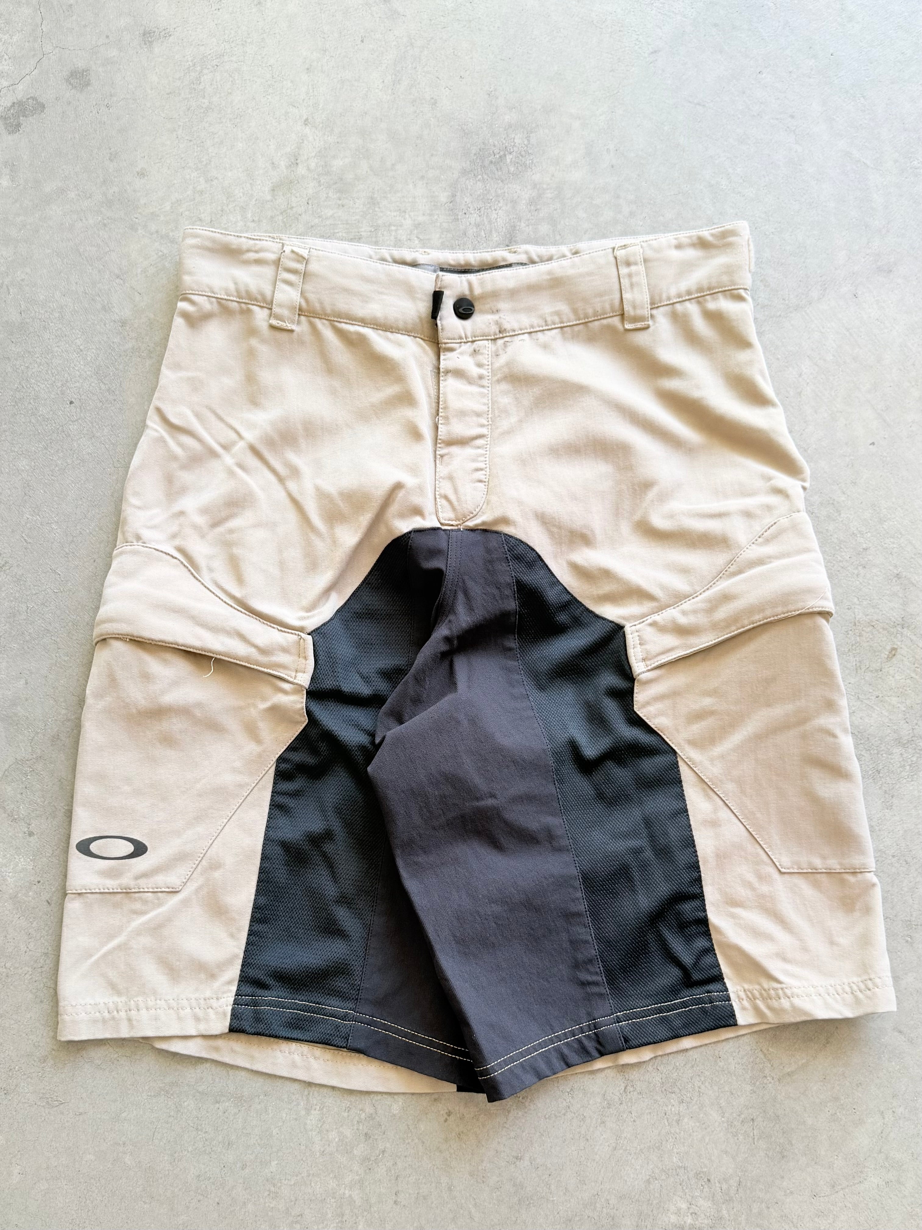 y2k Oakley board shorts Sz medium