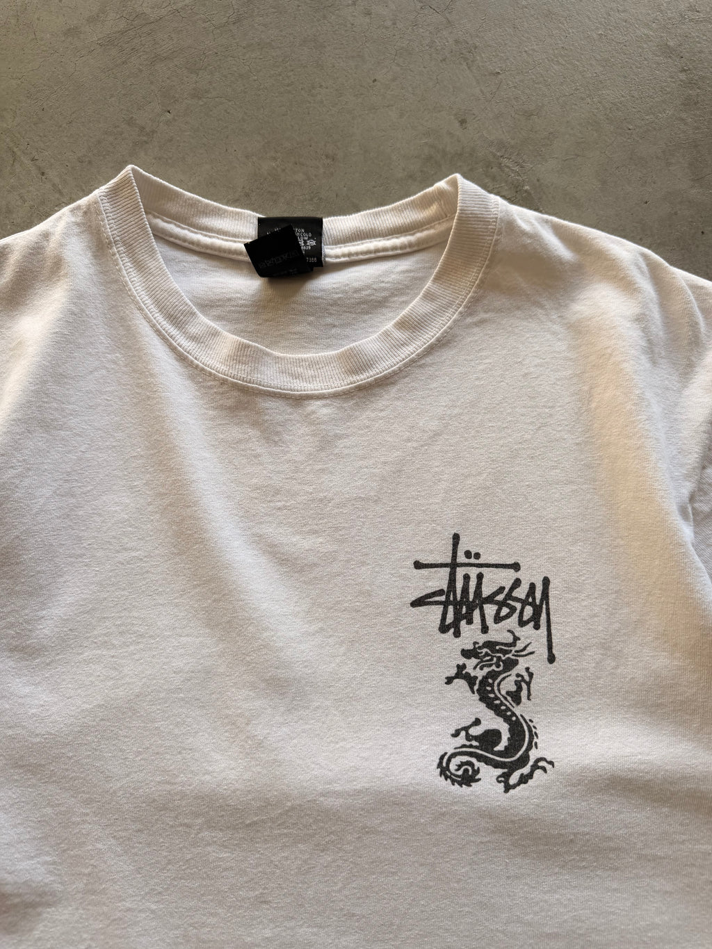 Stussy world crew dragon tee - M