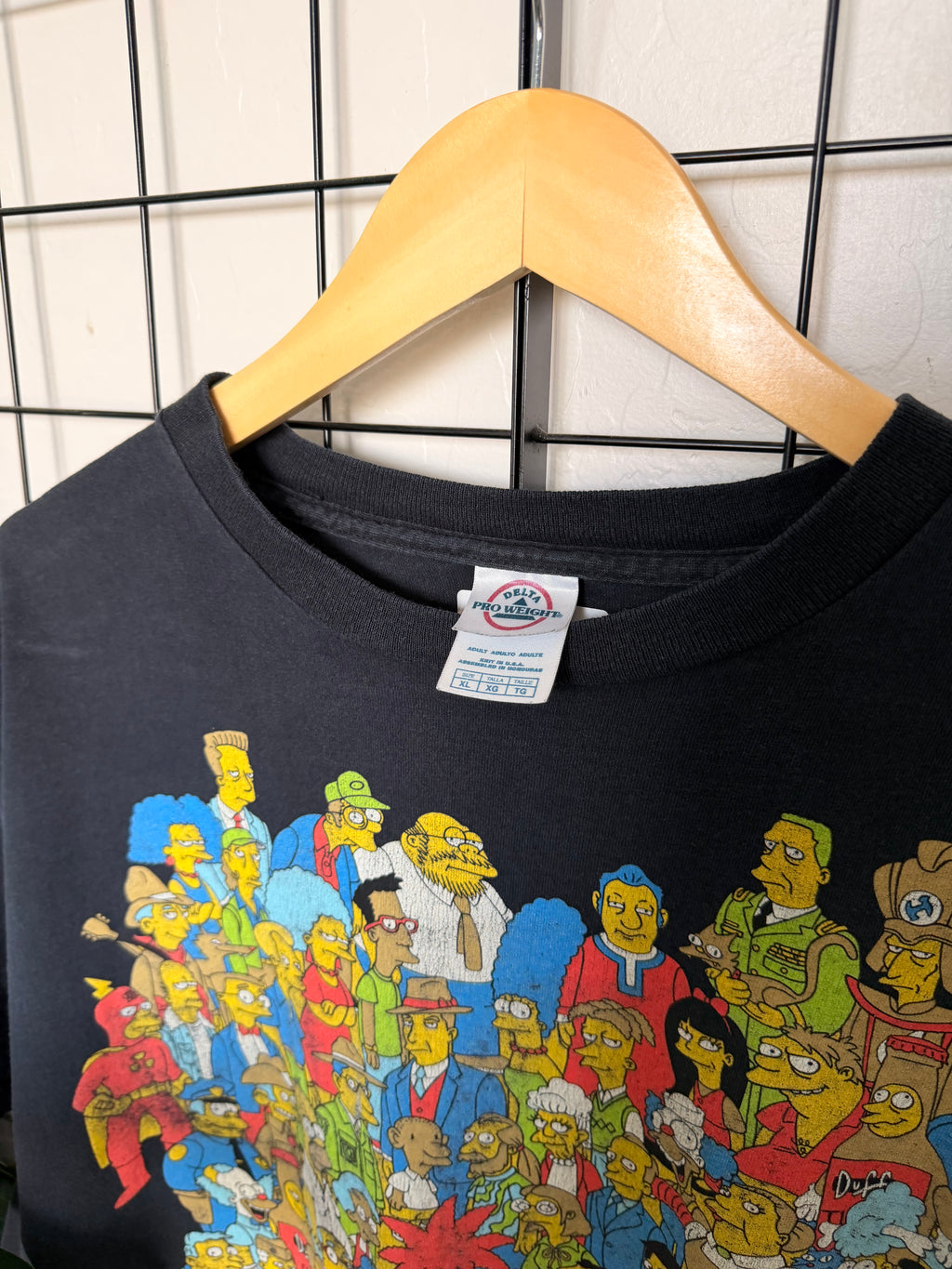 The Simpsons whole cast graphic tee - L