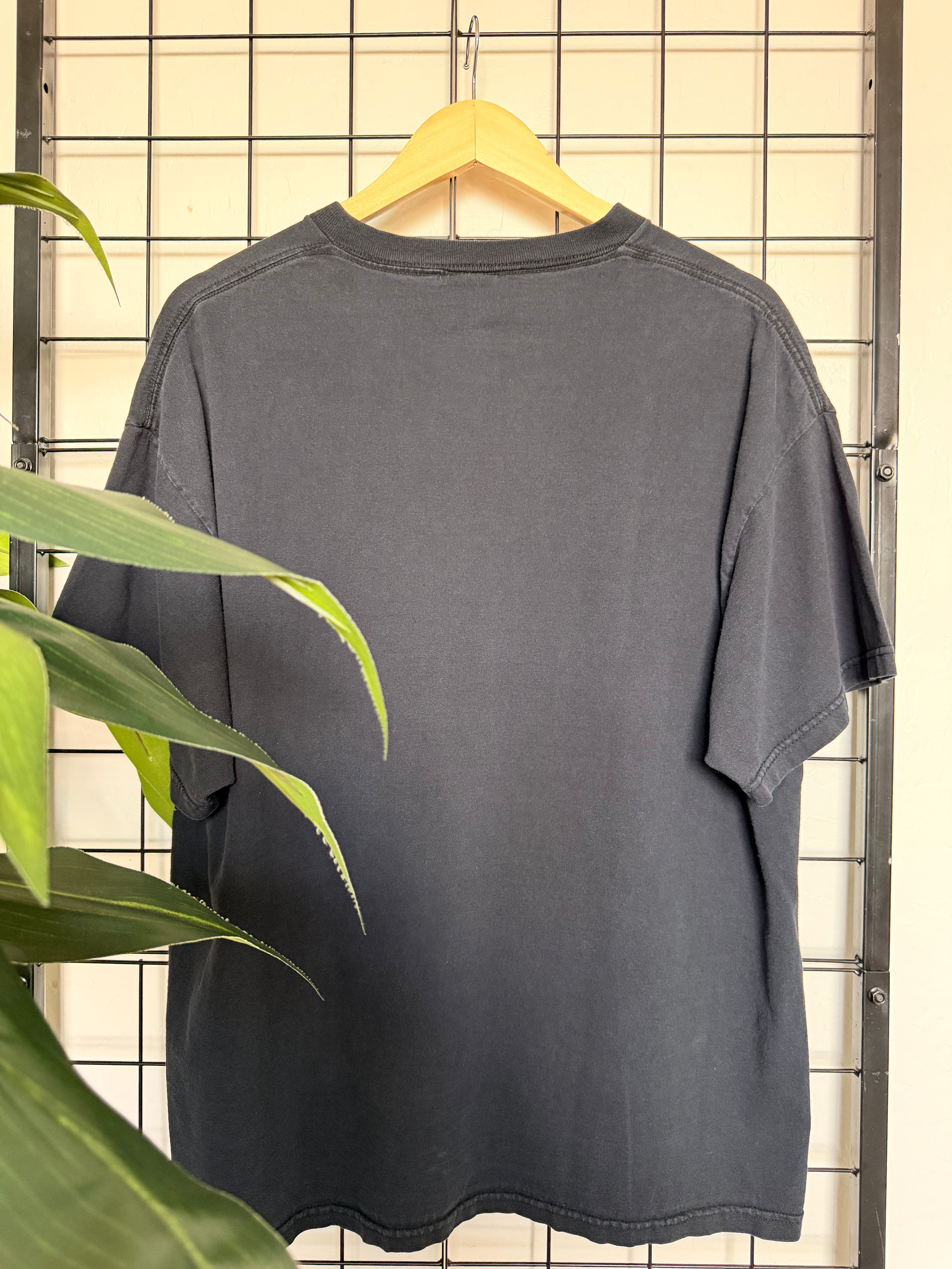 The Simpsons whole cast graphic tee - L