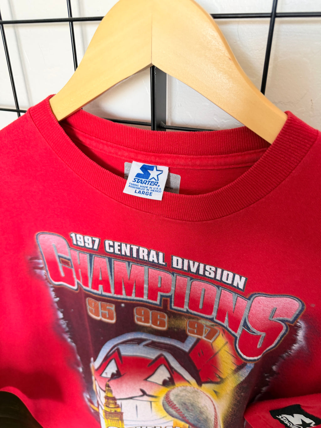 1997 central division champions Cleveland Indians Starter tee - L