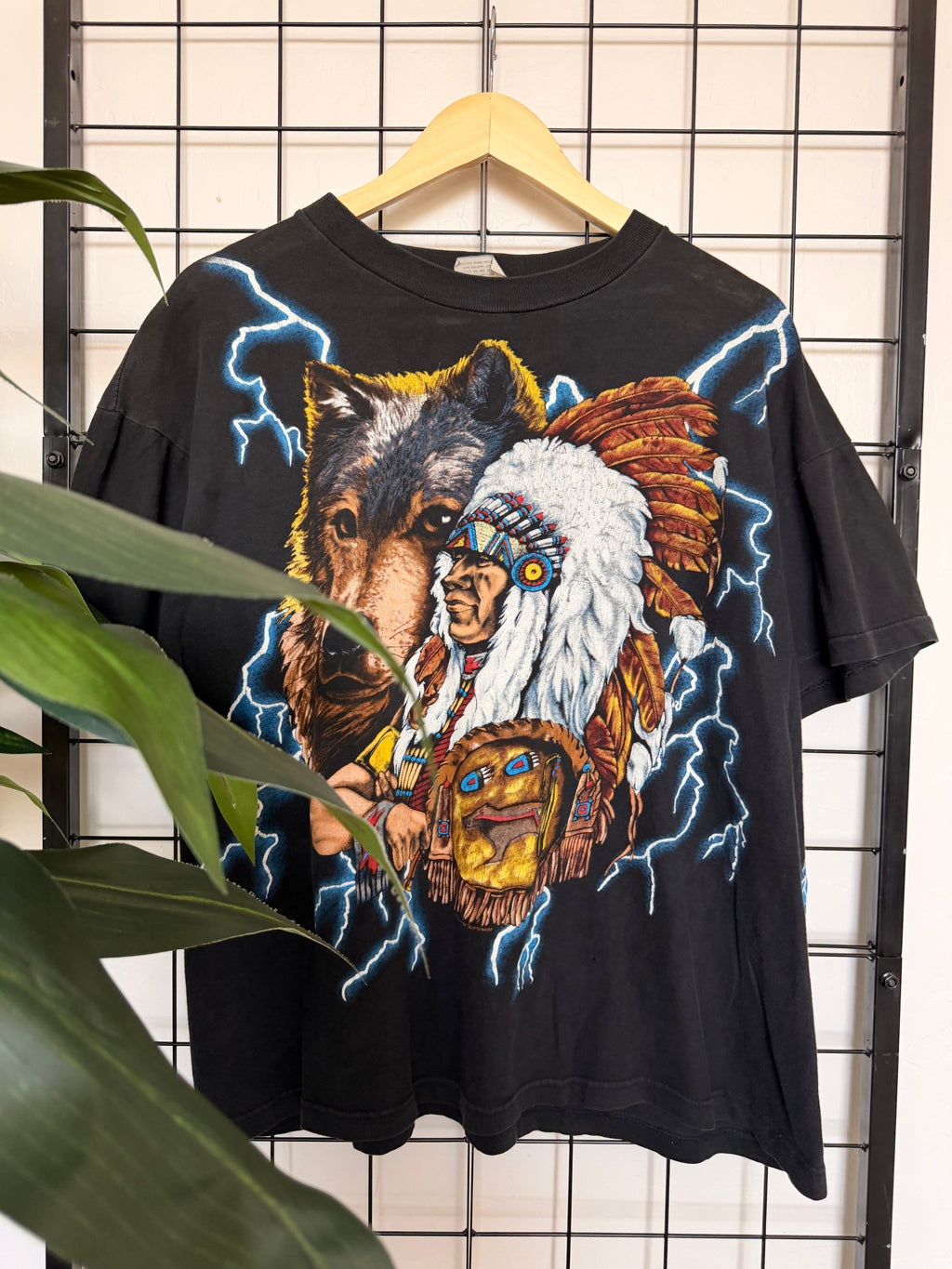 USA Thunder Native American and Wolf tee - L
