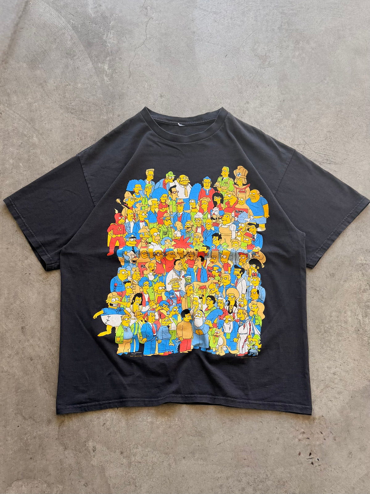 Simpsons whole cast tee - L
