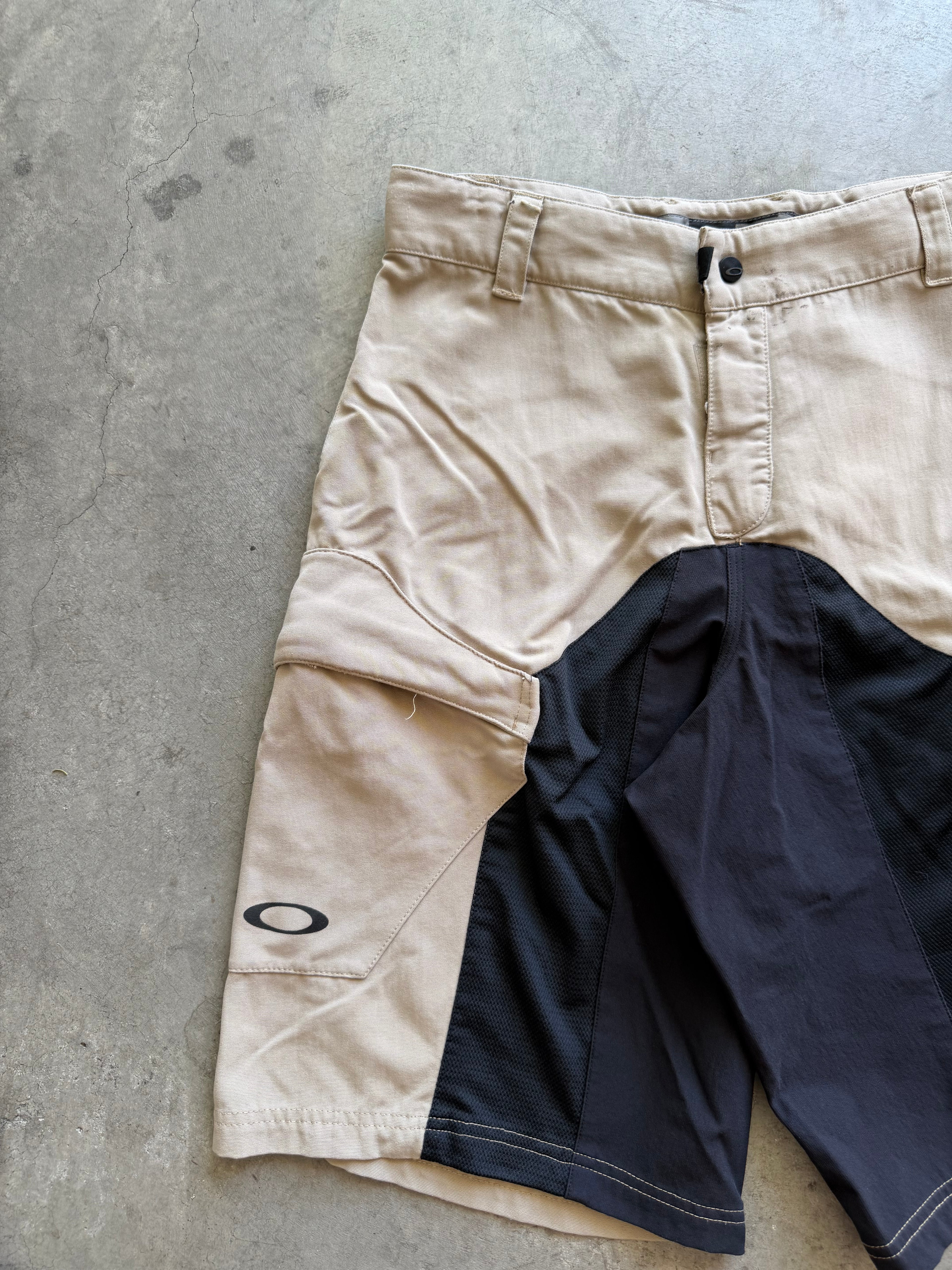 y2k Oakley board shorts Sz medium