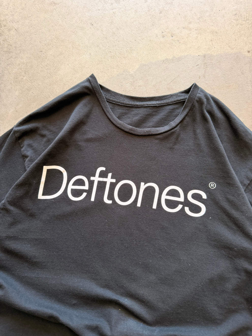 Deftones black modern tee - L