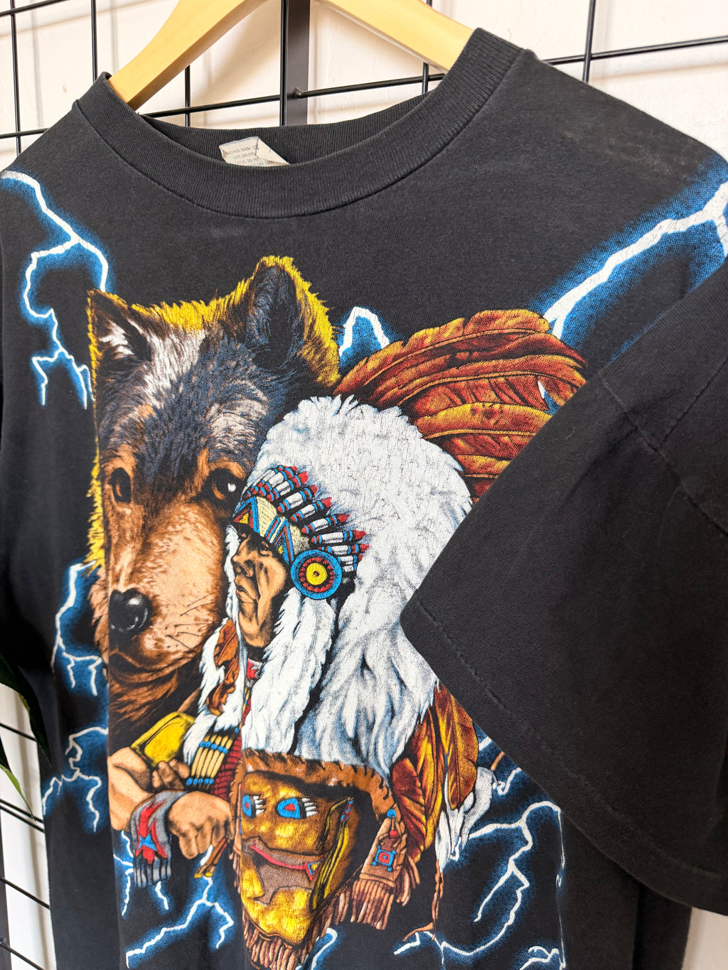 USA Thunder Native American and Wolf tee - L