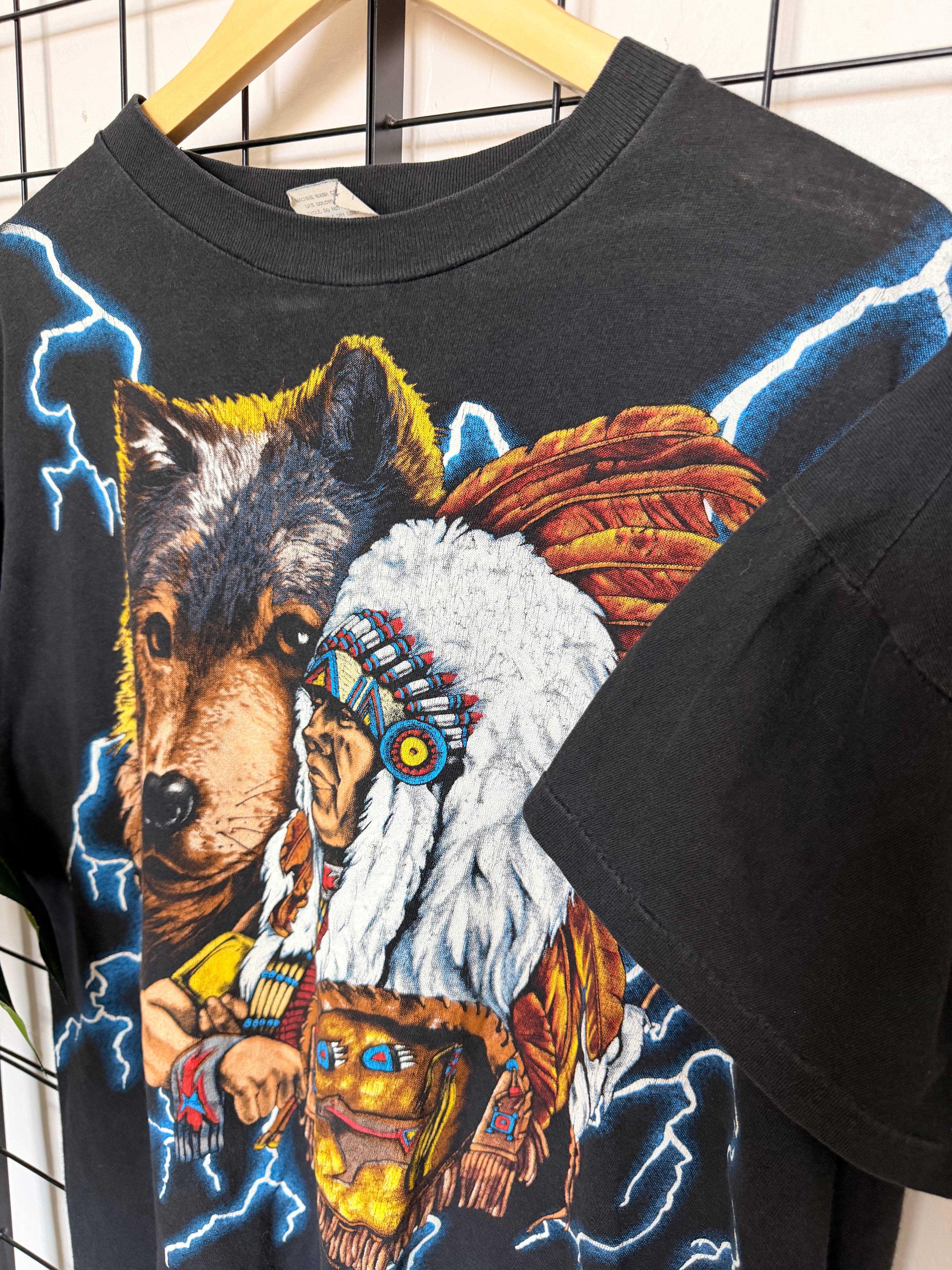 USA Thunder Native American and Wolf tee - L